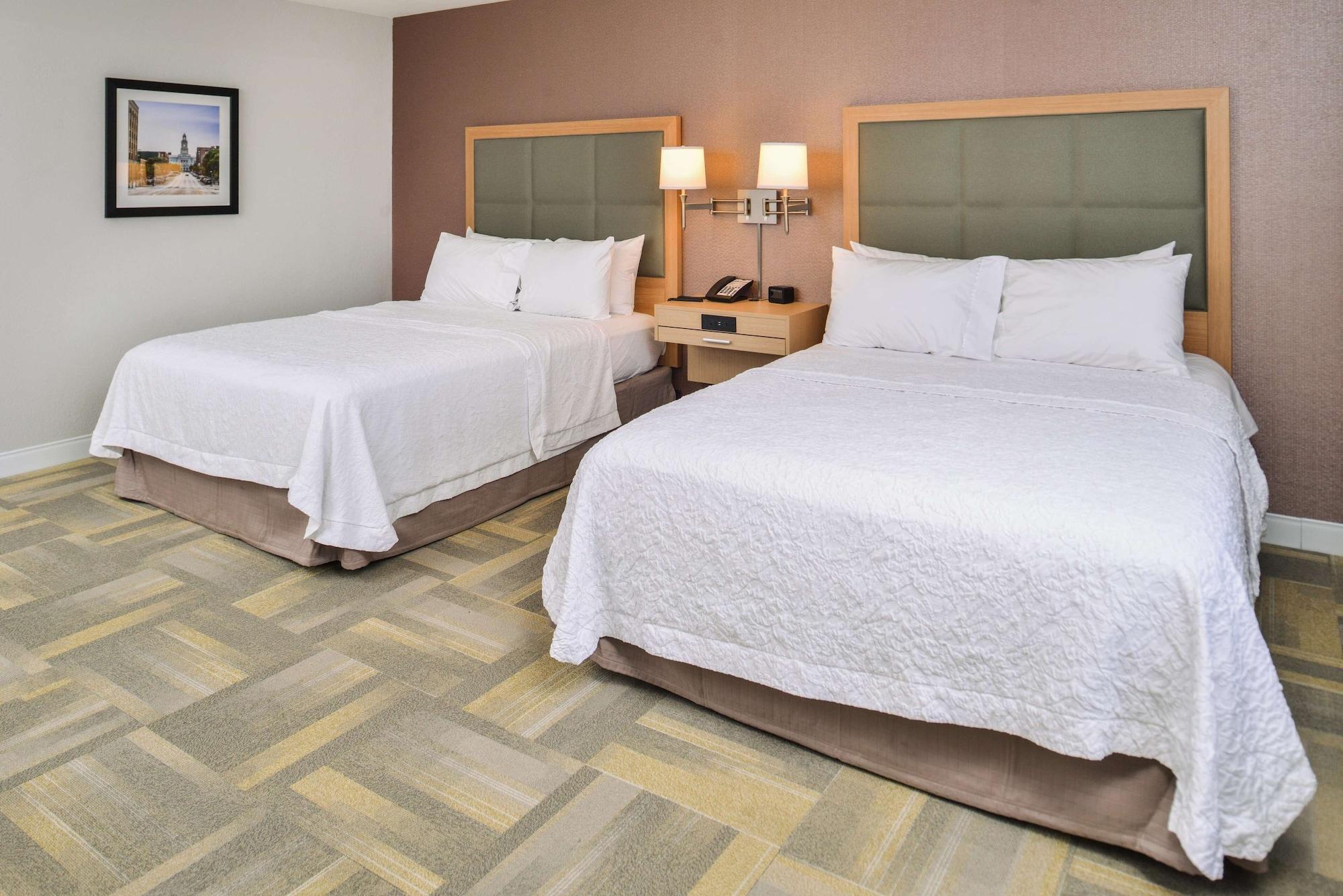 Hampton Inn And Suites Altoona-Des Moines By Hilton Exterior photo