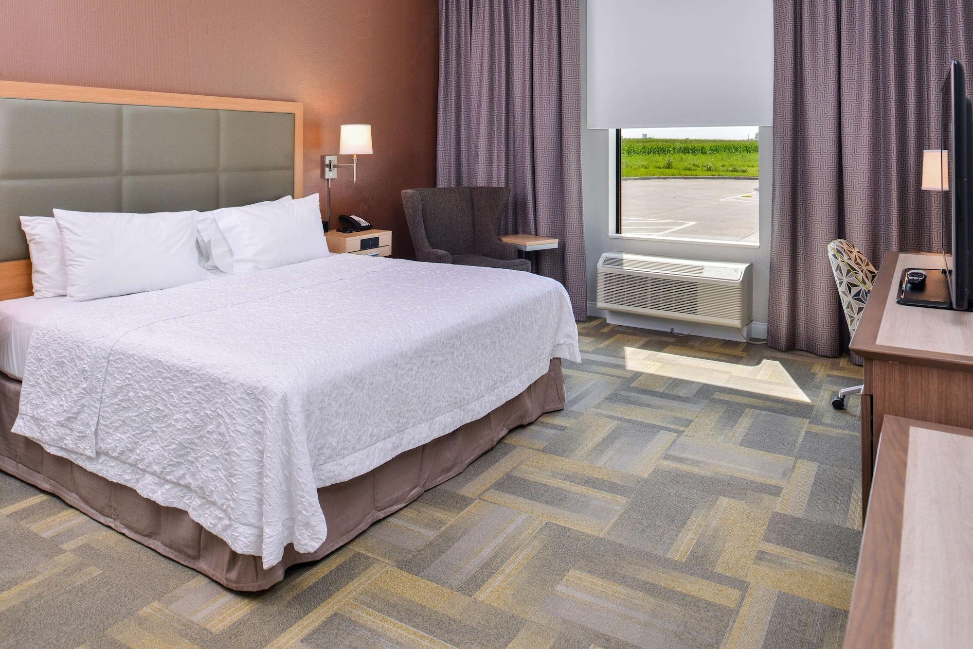 Hampton Inn And Suites Altoona-Des Moines By Hilton Exterior photo