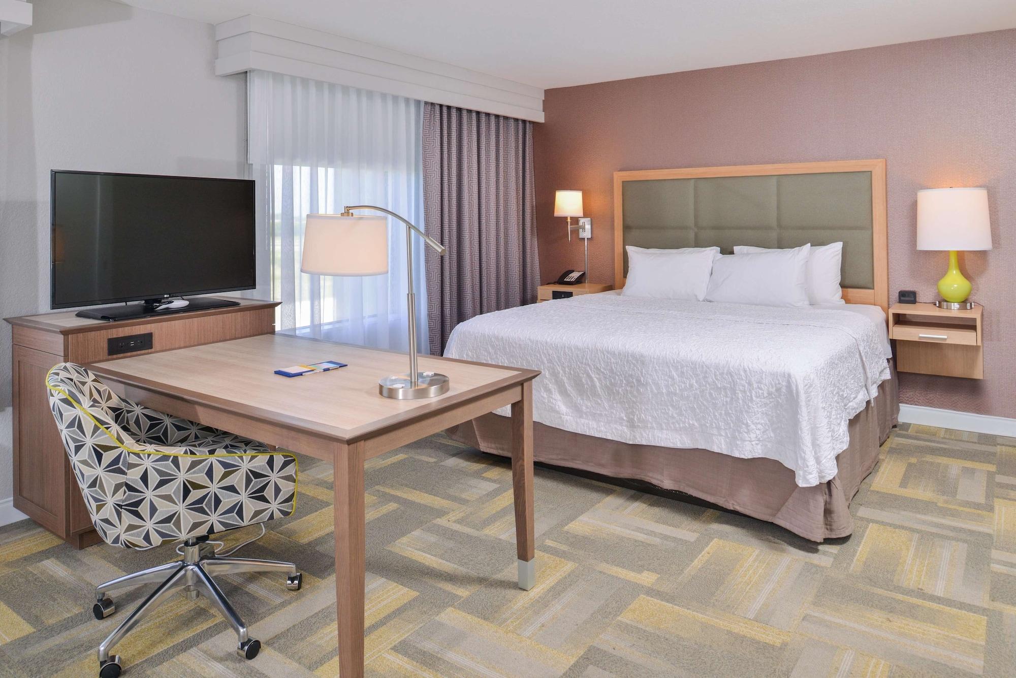 Hampton Inn And Suites Altoona-Des Moines By Hilton Exterior photo