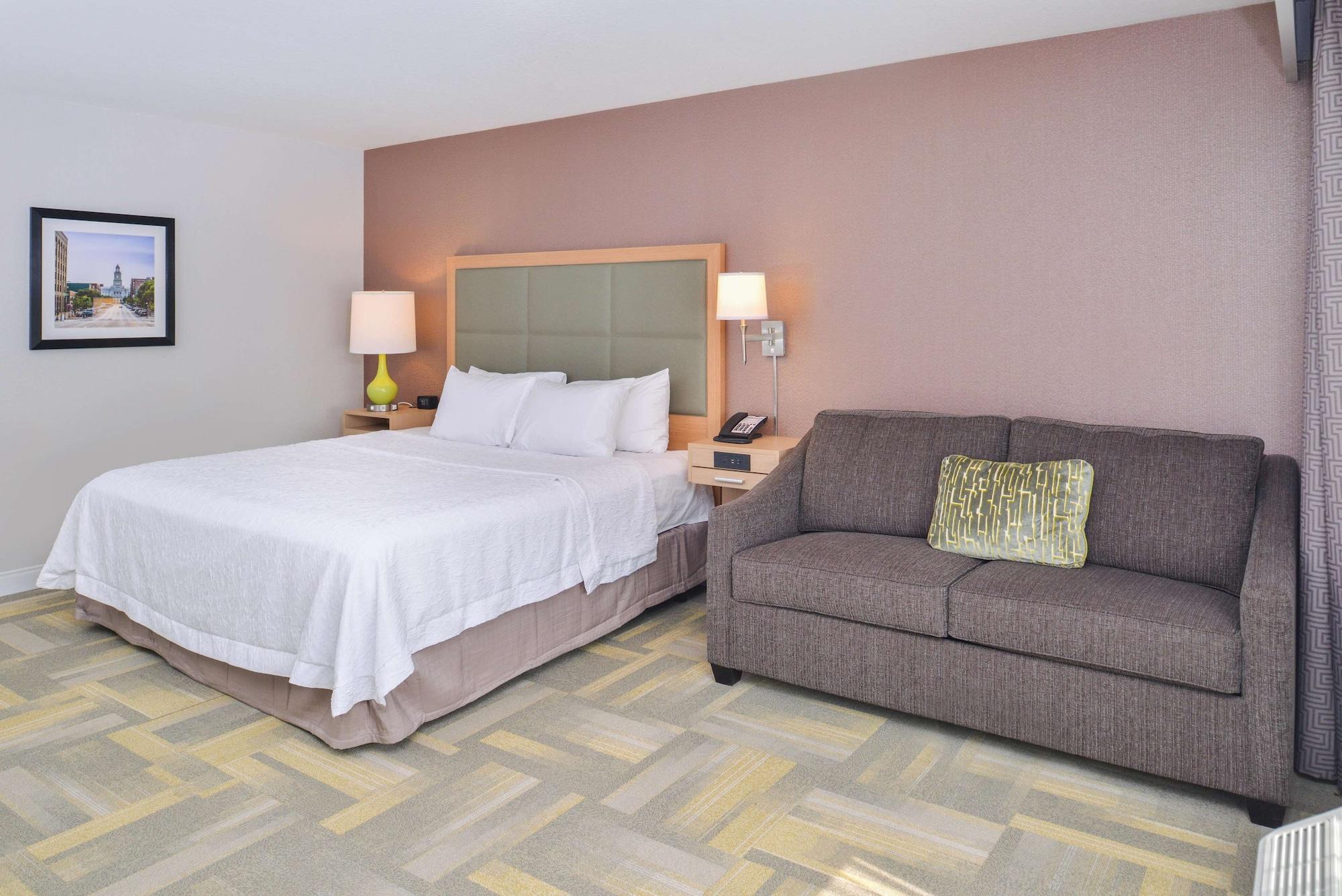 Hampton Inn And Suites Altoona-Des Moines By Hilton Exterior photo