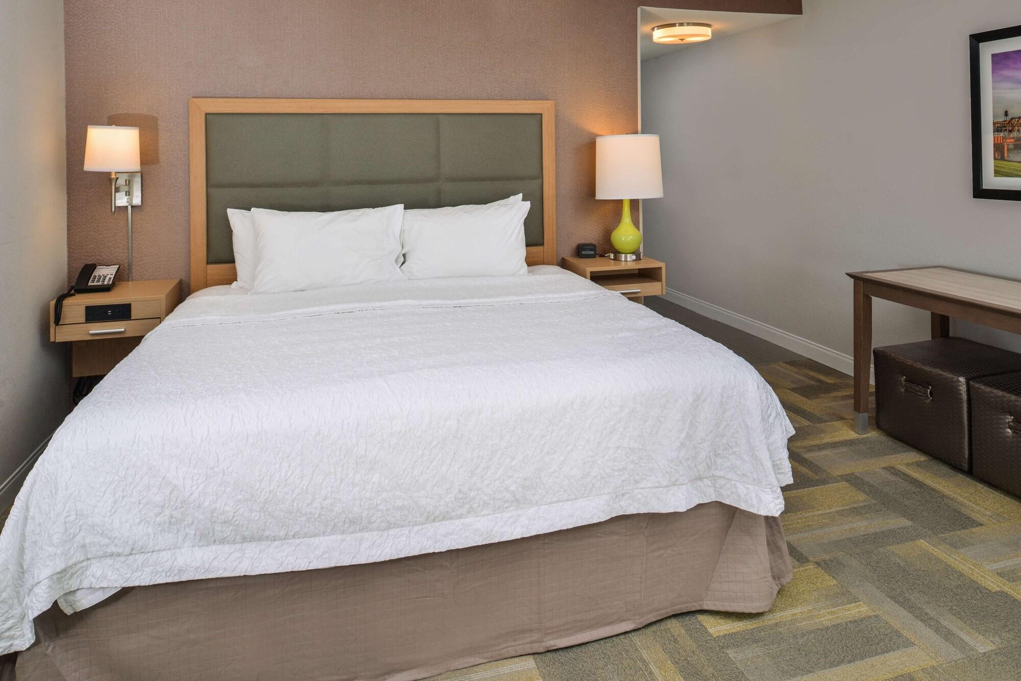 Hampton Inn And Suites Altoona-Des Moines By Hilton Exterior photo