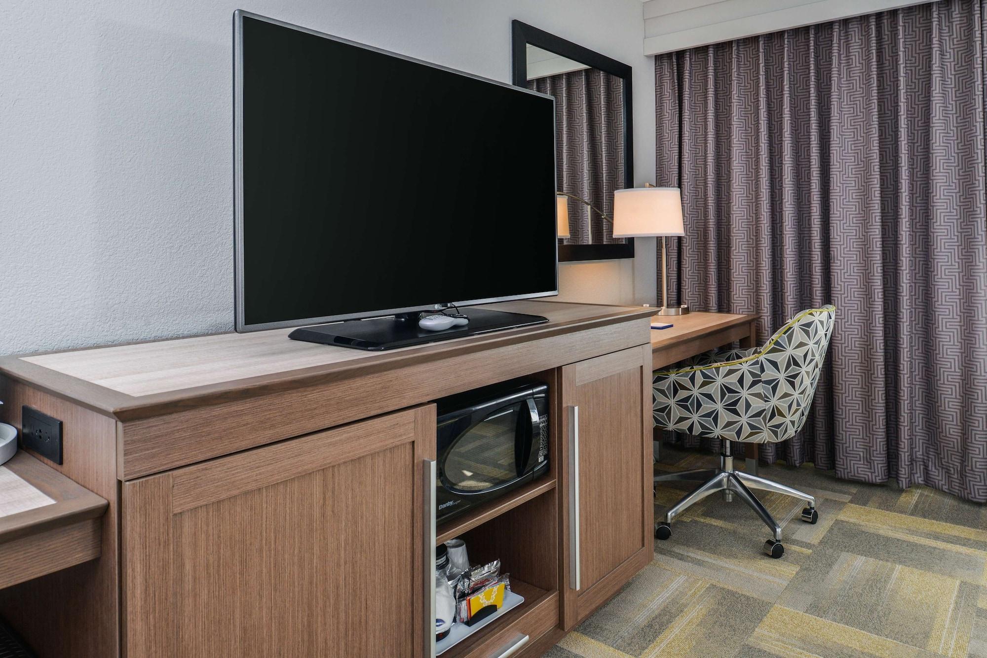 Hampton Inn And Suites Altoona-Des Moines By Hilton Exterior photo