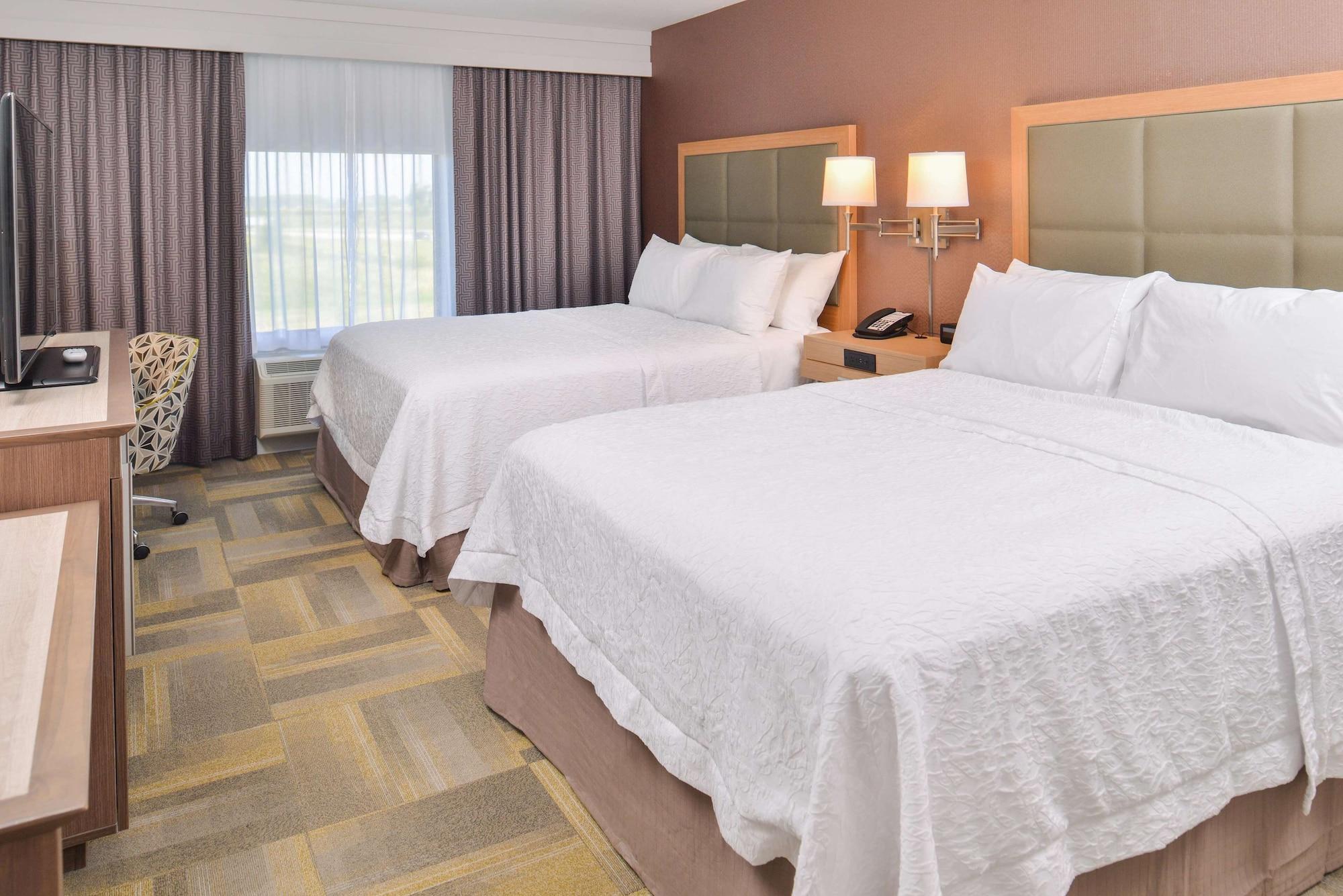 Hampton Inn And Suites Altoona-Des Moines By Hilton Exterior photo