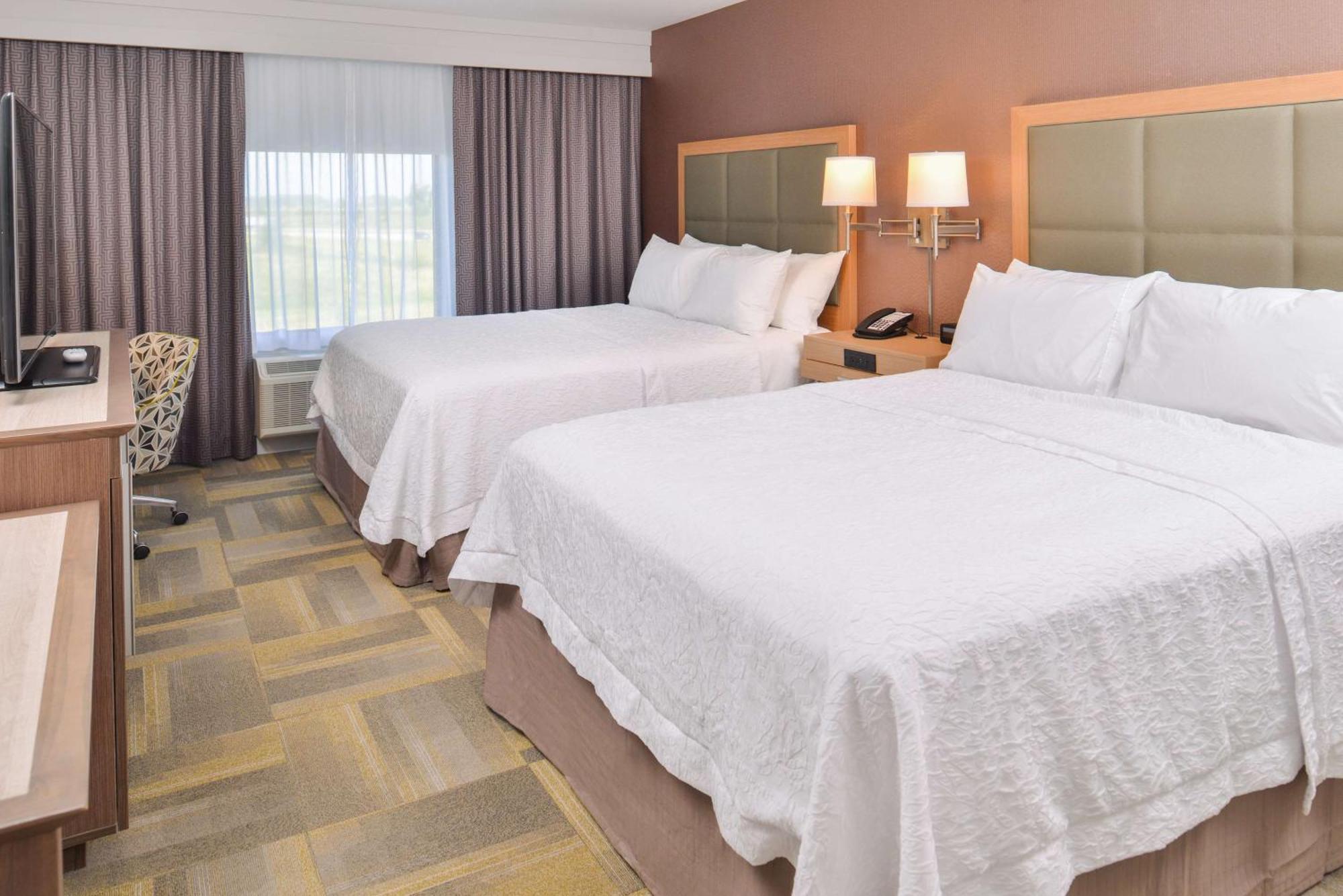 Hampton Inn And Suites Altoona-Des Moines By Hilton Exterior photo