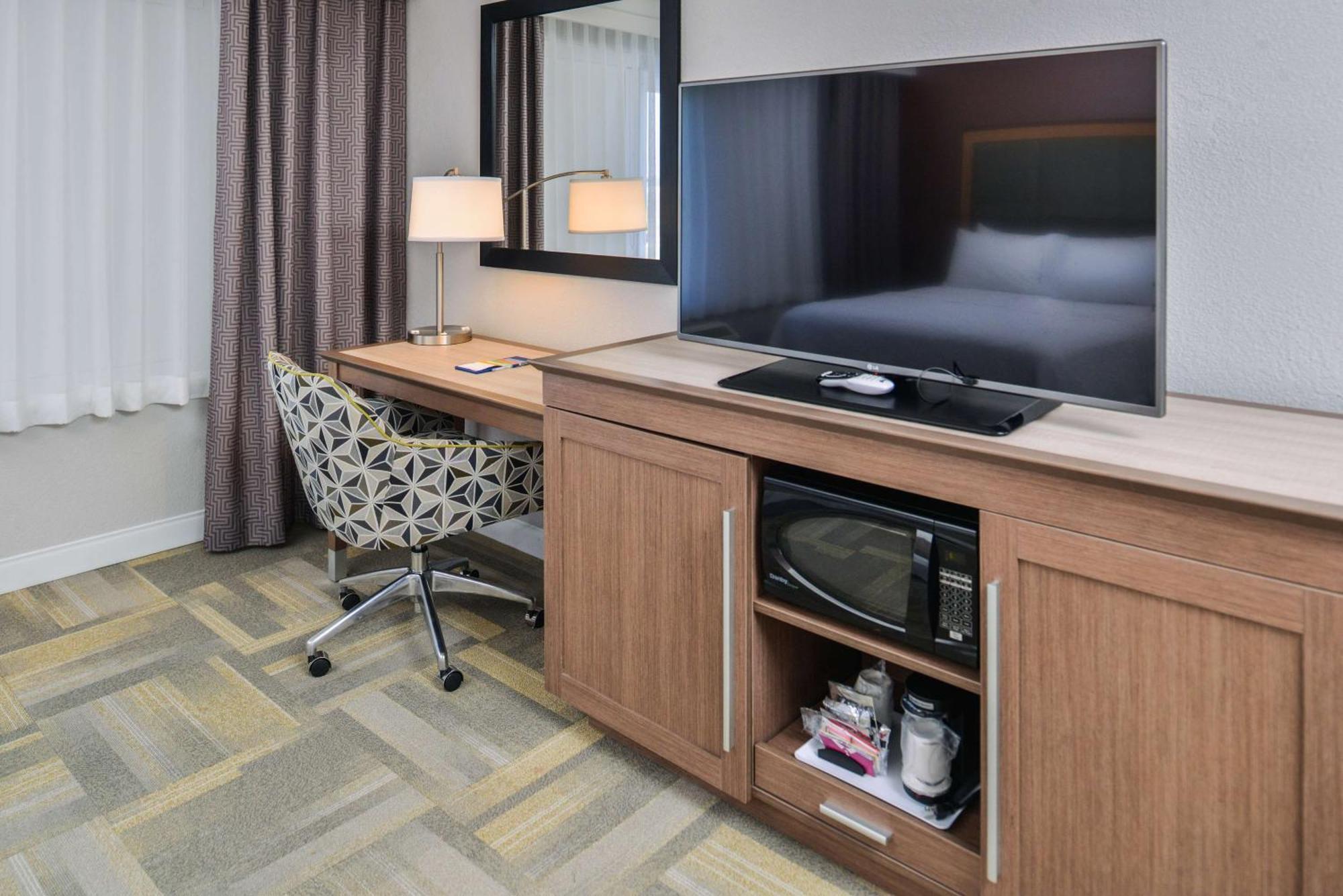 Hampton Inn And Suites Altoona-Des Moines By Hilton Exterior photo