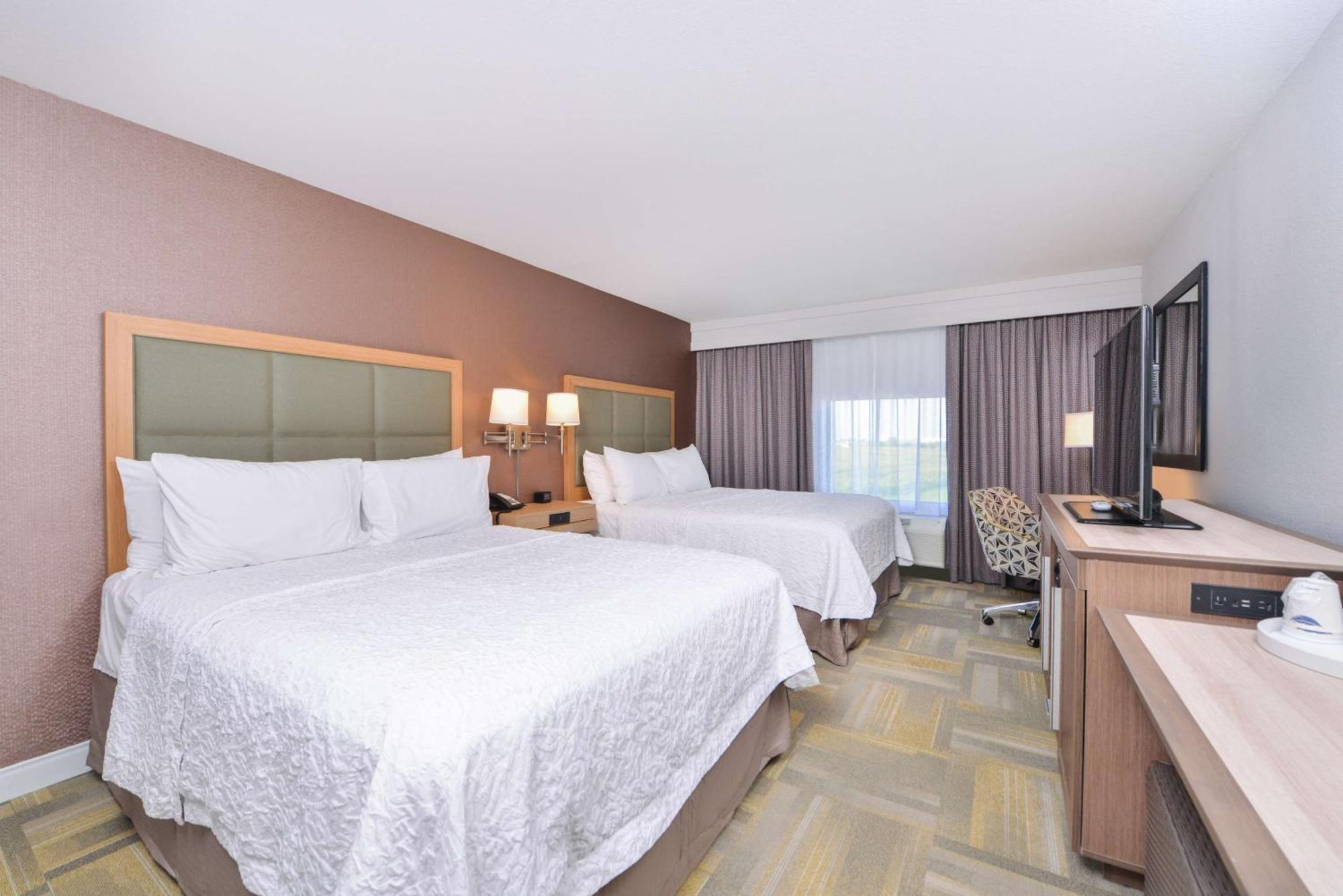 Hampton Inn And Suites Altoona-Des Moines By Hilton Exterior photo