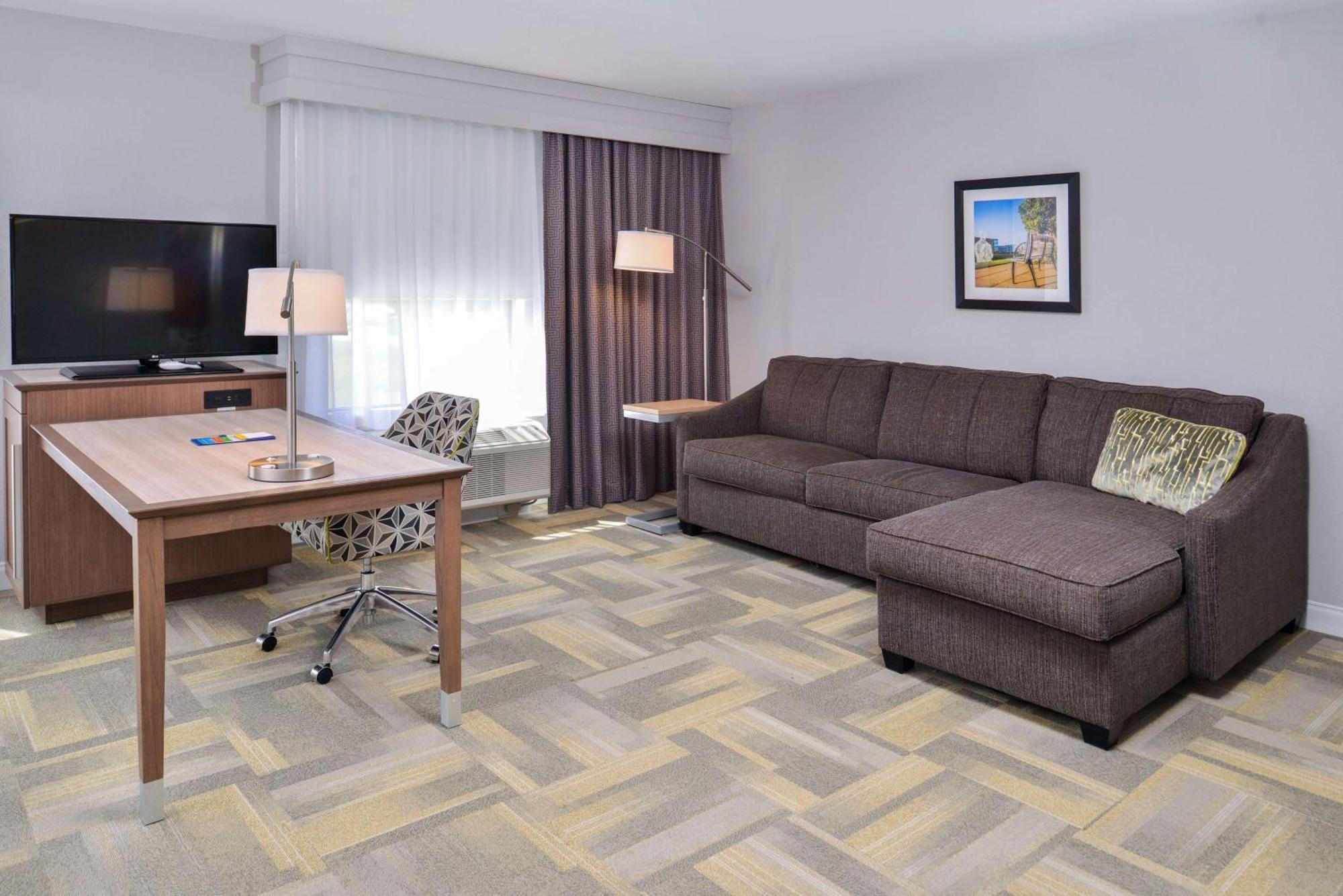 Hampton Inn And Suites Altoona-Des Moines By Hilton Exterior photo