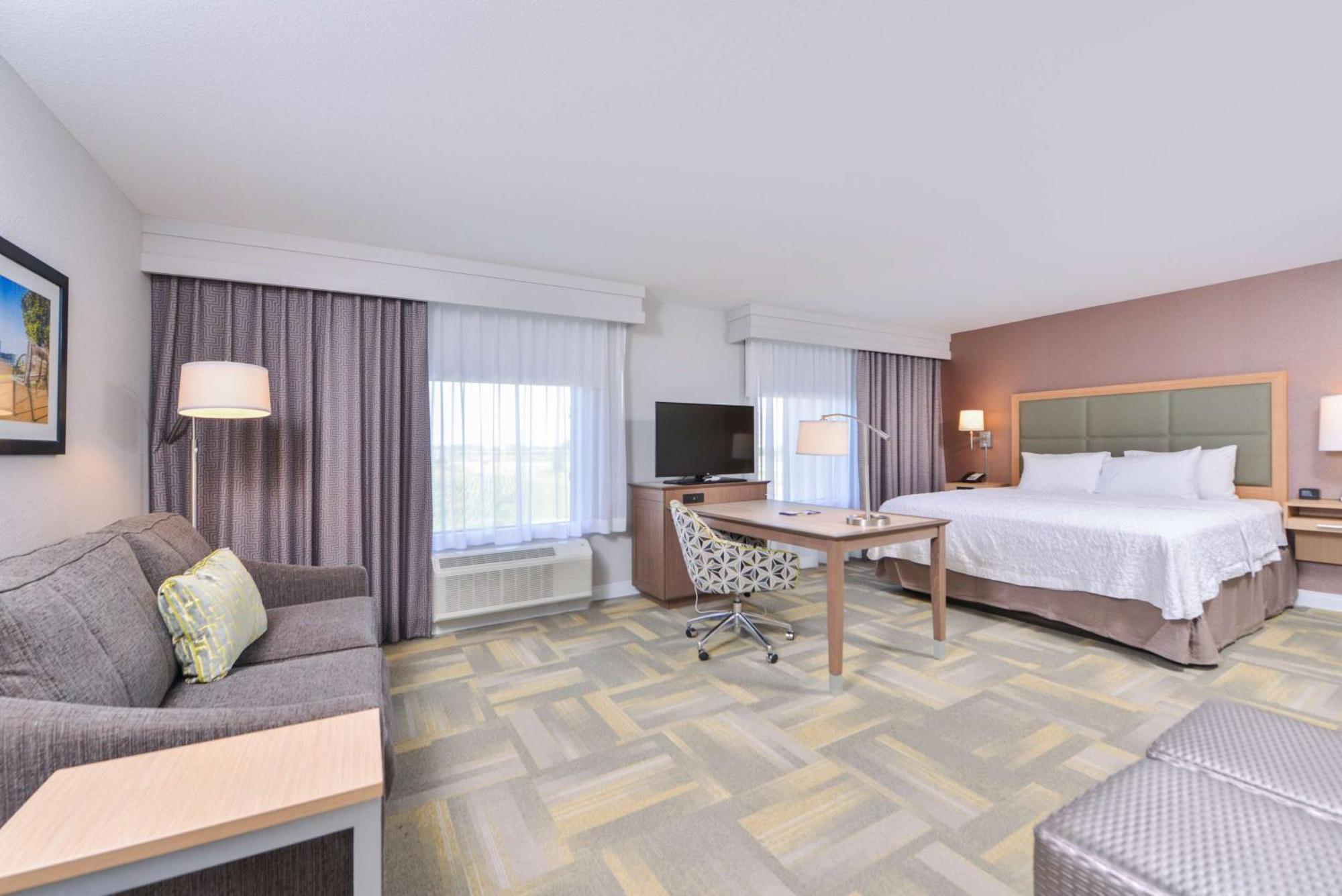 Hampton Inn And Suites Altoona-Des Moines By Hilton Exterior photo